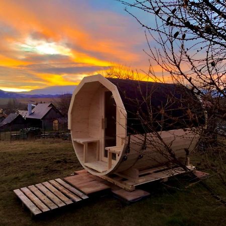 Trinity Log Cabin Wellness Resort สตราบา ภายนอก รูปภาพ