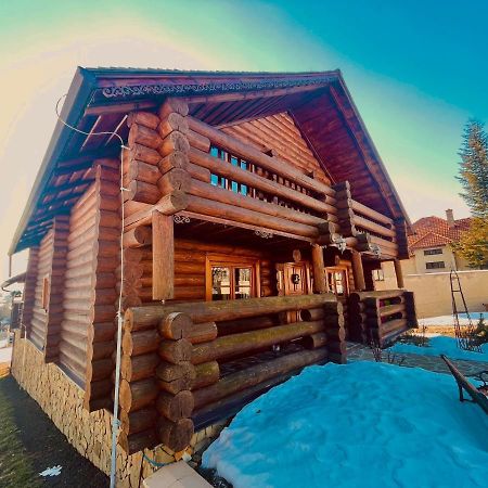 Trinity Log Cabin Wellness Resort สตราบา ภายนอก รูปภาพ