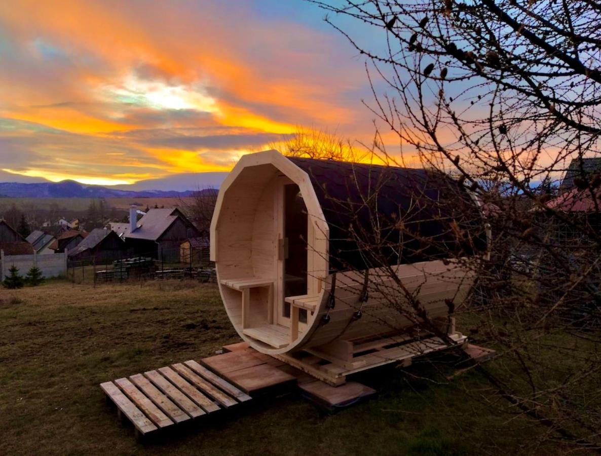 Trinity Log Cabin Wellness Resort สตราบา ภายนอก รูปภาพ