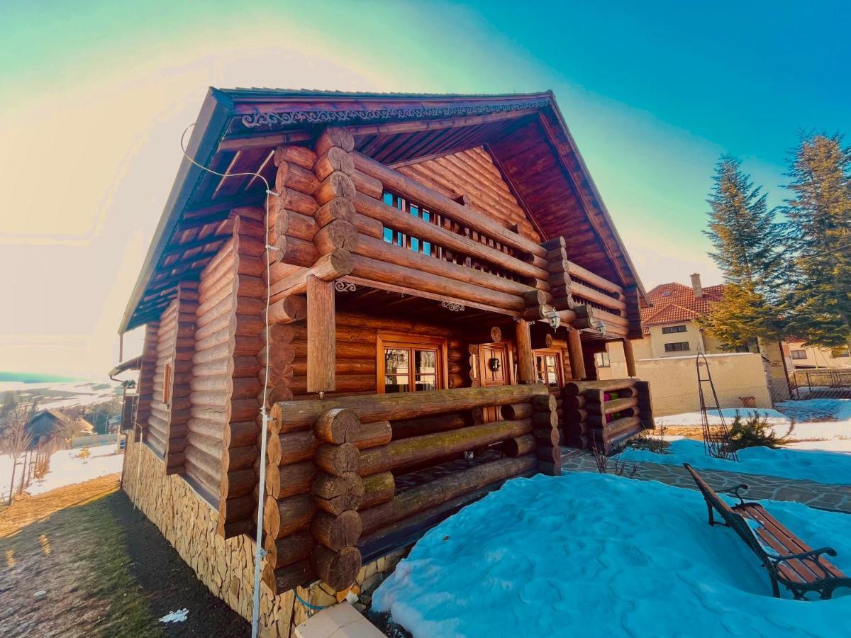 Trinity Log Cabin Wellness Resort สตราบา ภายนอก รูปภาพ